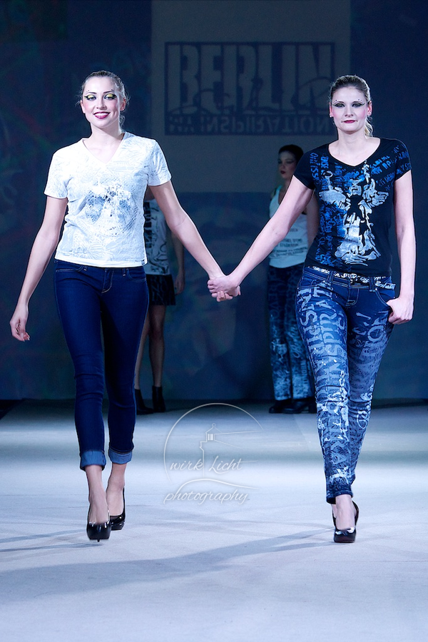 Designer: Gabriel Bur
 Model: Billie Fröhlich, Christin Niehus (li-re)