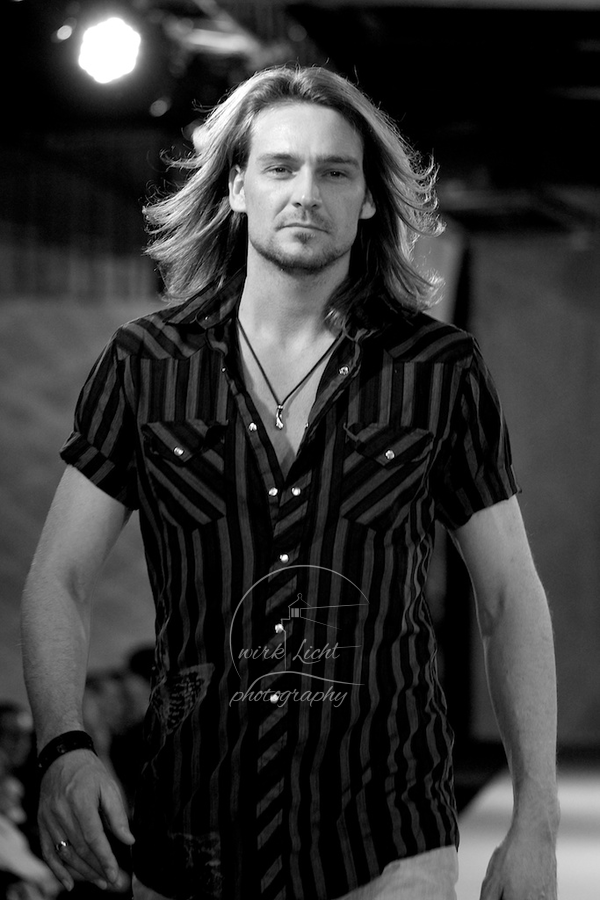 Designer: Gabriel Bur
Model: Oliver Thomas