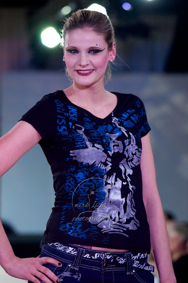Designer: Gabriel Bur
Model: Christin Niehus