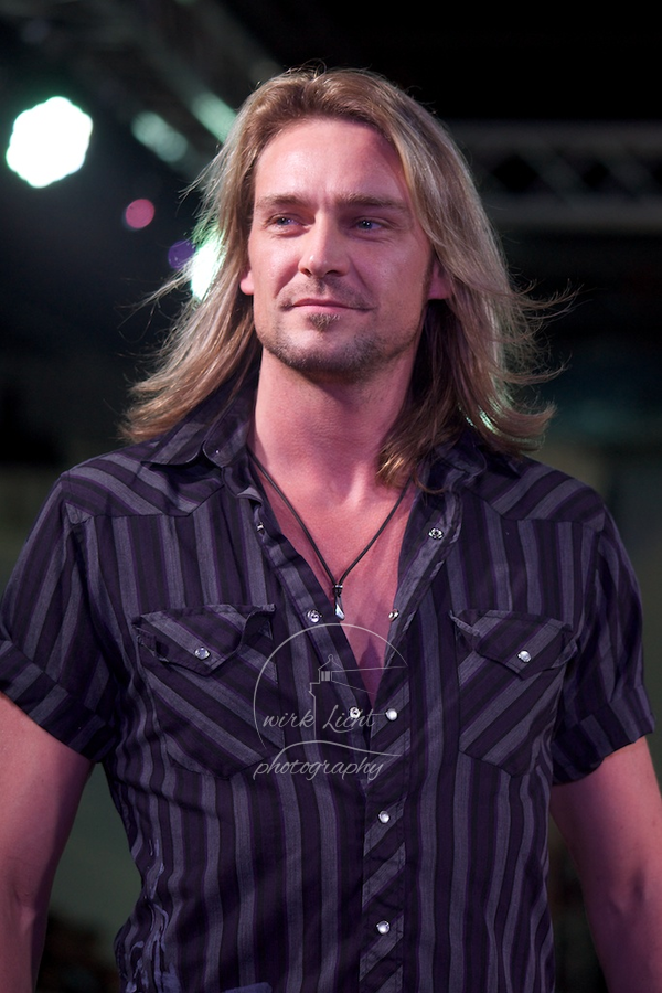 Designer: Gabriel Bur
Model: Oliver Thomas